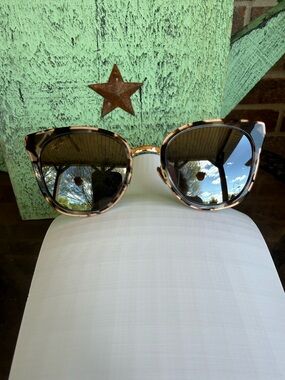 Maui Jim Tortoise Shell Frame Sunglasses with Dark Lenses and Reading Lenses